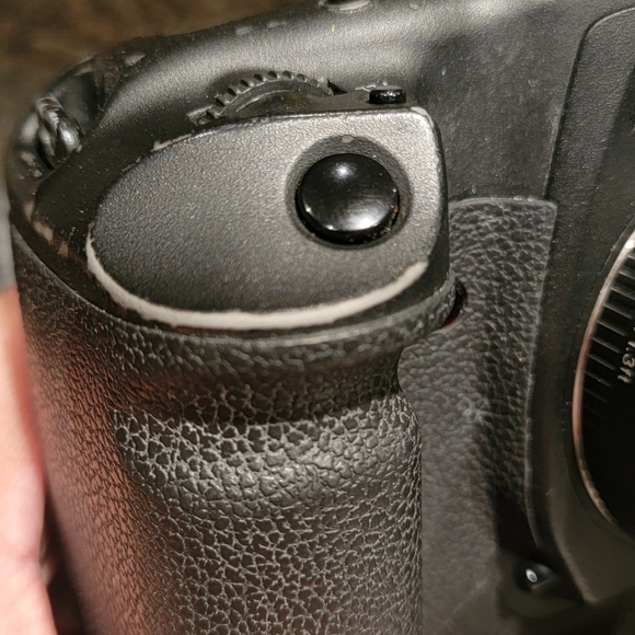 Canon EOS-1D Mark II 8.2MP Digital SLR Camera Lens 28-80mm & Charger - Picture 11 of 15